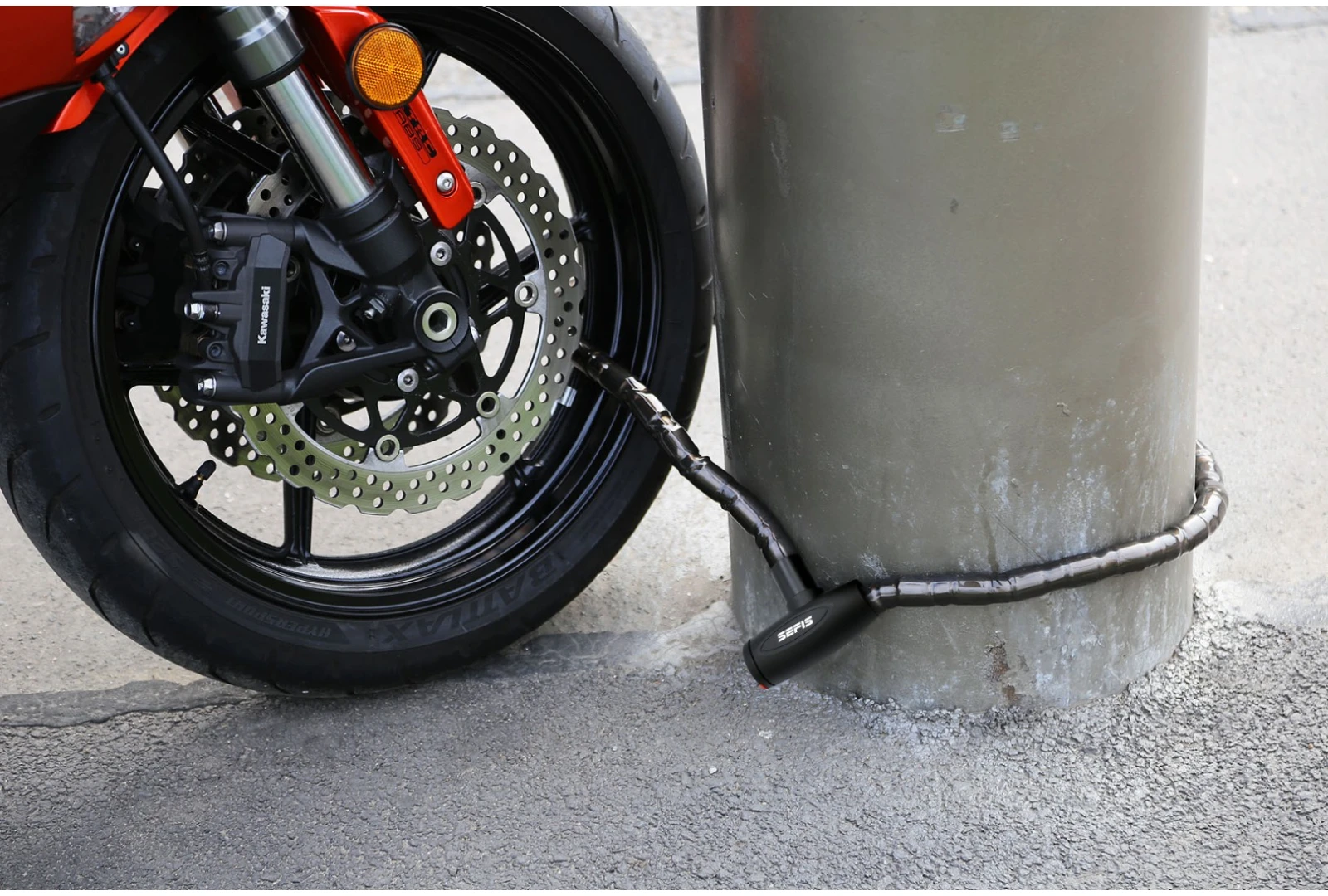 zámek s článkovým lanem 1,5M - 2. pohled